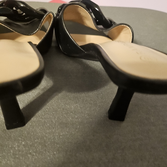 2 Prair of womens shoes worn 1time1 black 1 white like new.Needs new home. - Picture 4 of 11